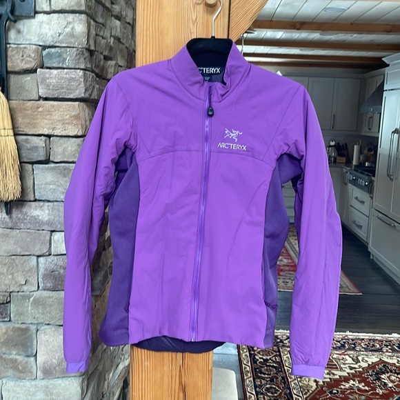 ARC’TERYX, women’s purple Gore-Tex Pro, Size M - Picture 3 of 9